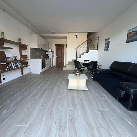 Duplex 4 Pers Proche Borgo (Corsica)